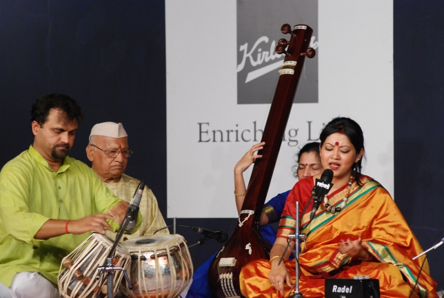 খেয়াল পরিবেশন : Indian Classical Music Performance Sawai, Author -Tinkubasu, This file is licensed under the Creative Commons Attribution-Share Alike 4.0 International license.