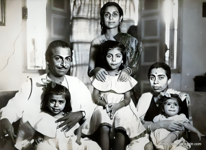 Salil Chowdhury with wife Jyoti Chowdhury and daughters – Aloka, Tulika and Lipika with his sister Lily standing behind