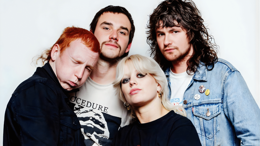 Amyl & The Sniffers cover $35,000 bar bill after last-minute cancellation of free Melbourne gig Amyl & The Sniffers cover $35,000