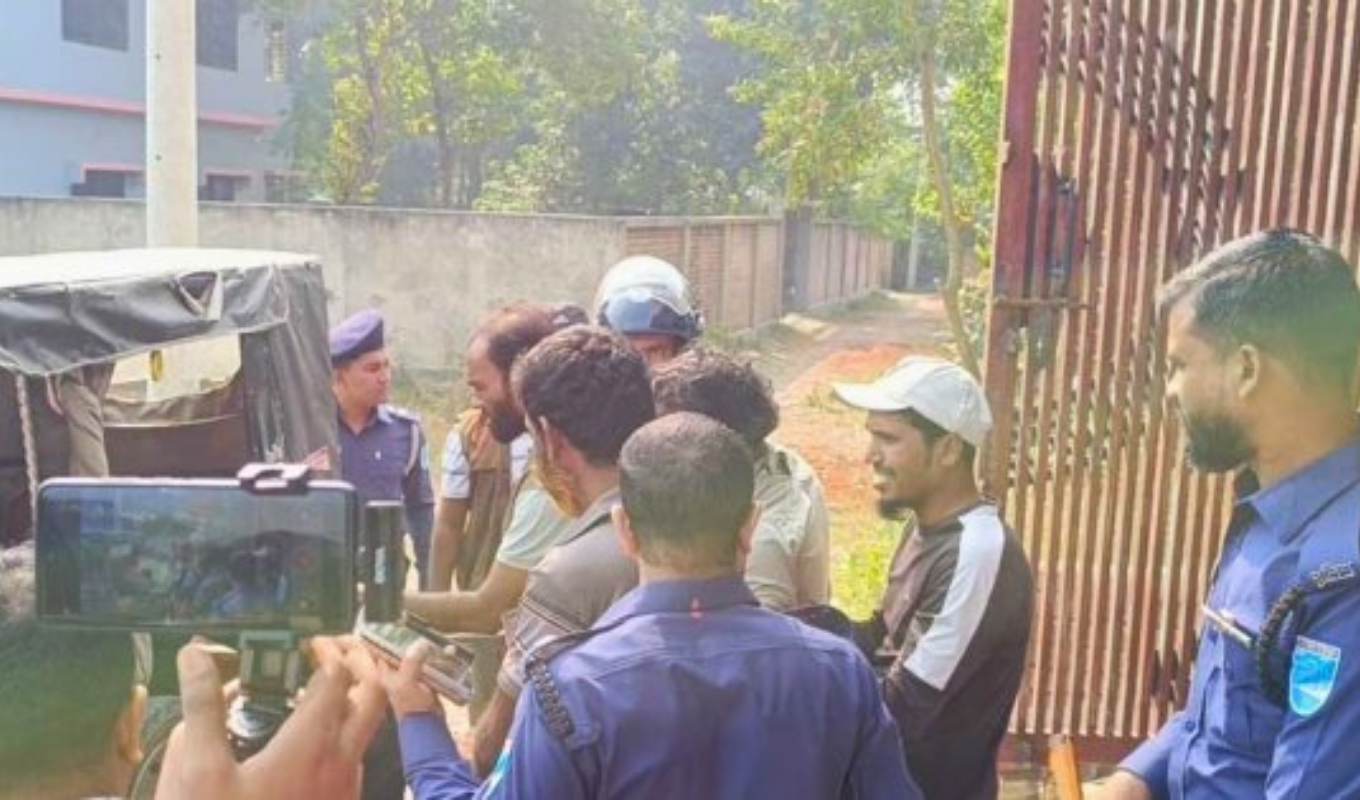 Three Injured in Attack by Tawhidi Janata on Followers of Baul Artist Abul Sarkar Three Injured in Attack by 'Tawhidi Janata' on Followers of Baul Artist Abul Sarkar