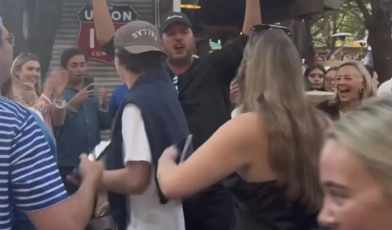 Untitled 7 Luke Bryan Surprises Fans at Popular Texas Restaurant