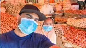 Untitled design 57 Imran Mahmudul Shares Heartfelt Moment with His Mother at the Local Market