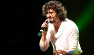 কনসার্টে হারানো শিশুকে ফেরালেন সোনু নিগম কনসার্টে হারানো শিশুকে ফেরালেন সোনু নিগম