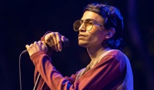 অংকনের ‘বড়াই করে গান ঘিরে নতুন আলোচনা অংকনের ‘বড়াই করে’ গান ঘিরে নতুন আলোচনা